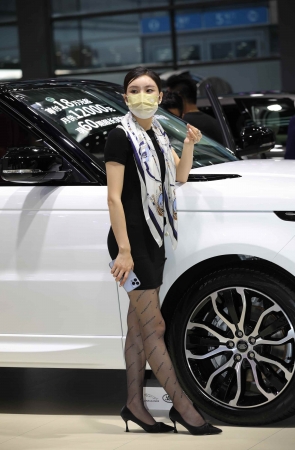 【街拍心灵】路虎销shou主管巴黎世家身材气质哇塞