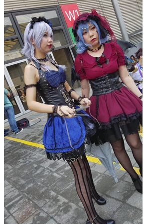 花纹黑丝蓝裙cosplay美女