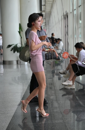 2591-27-82√性感大胸外露小姐姐