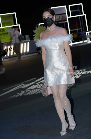 221029-38+55白丝 12P