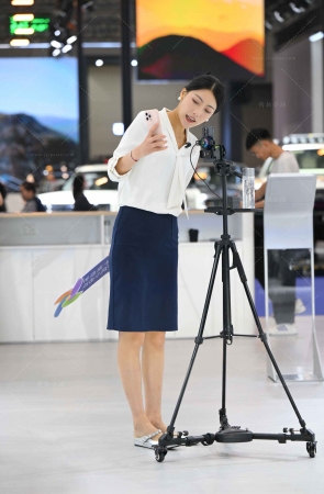 在直播的小姐姐