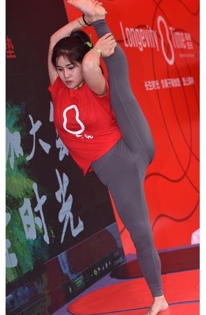 瑜伽一字马美女(35P)