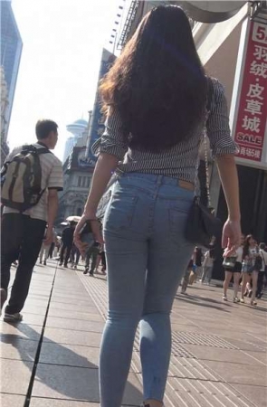 4k-青春活力紧身蓝牛美女服装店买买买 [2.05 GB]