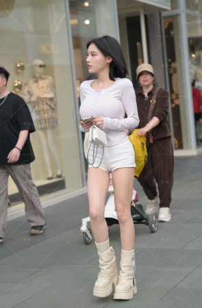 白热裤小姐姐–浅浅 【图片➕视频】