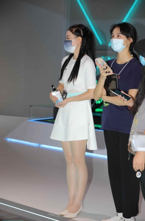 【街拍心灵】车展礼仪肉丝高跟街拍美腿