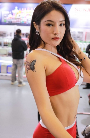 GT红色超短包臀裙