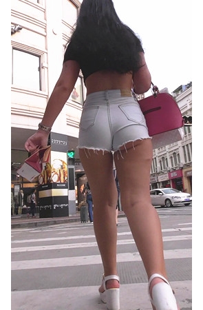 露腰牛仔热裤大洋妹