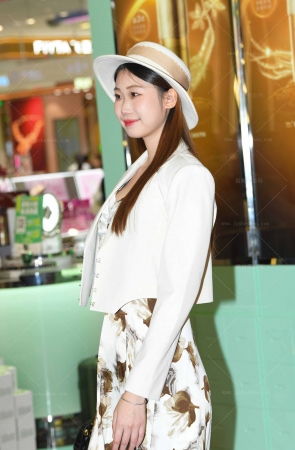 2438-46=107√人美，穿啥都好看～时装秀 14P