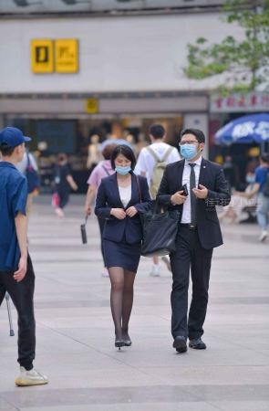 黑丝OL职业装干练美女