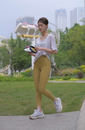 一始街拍作品 我会在雨过天晴的公园等你