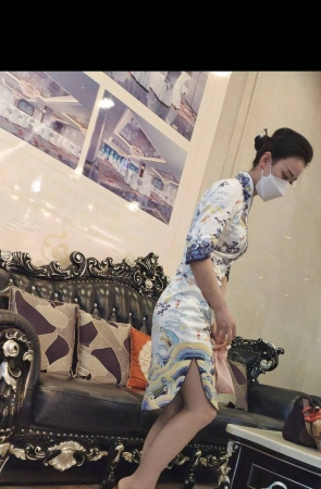 4K视频偶遇海航空姐灰丝换鞋旗袍高跟走路气质优雅 5P