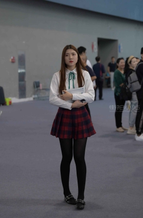 黑丝短裙女孩