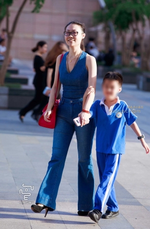 连衣紧身牛仔裤