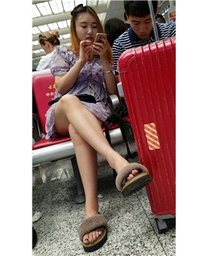 4k超清，碎花连衣裙清秀长腿美女