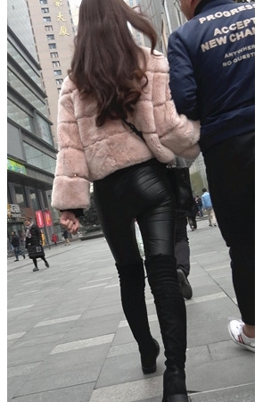 皮裤美眉[961M/MP4]