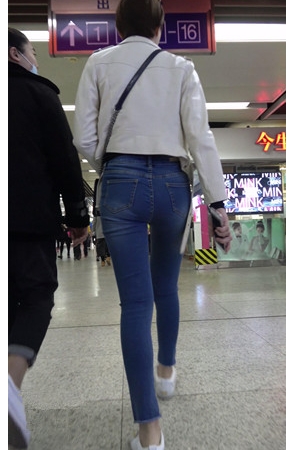 短发牛仔紧身裤