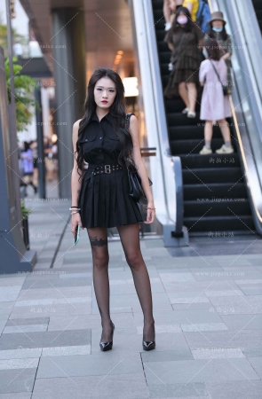 搭讪街拍黑色丝高跟-菲菲 [21P]