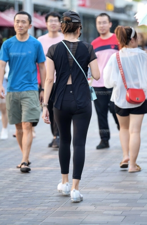 第1539篇黑弹力裤美女