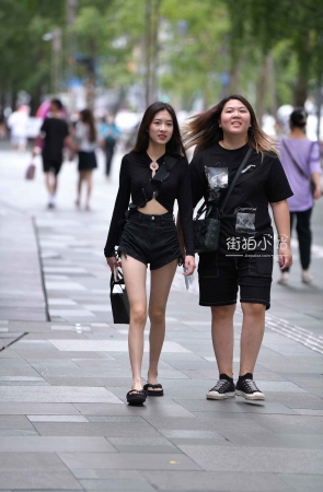 娇小苗条小姐姐