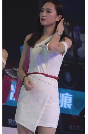 漂亮的白裙小姐姐