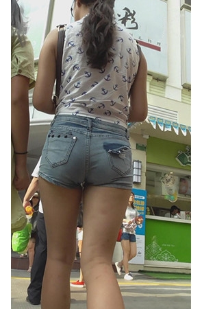 热裤牛仔美妇