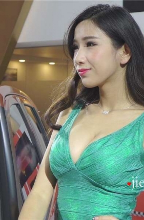 2015广州国际车展紧身包臀绿裙车模 [2.19 GB]