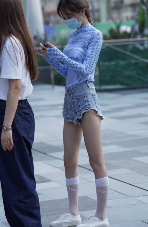 钟爱的热裤女孩
