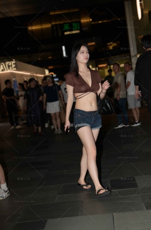 清凉的热短牛，人字拖妹妹