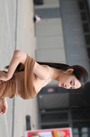 2562-32-111√哇擦-珍妮这套衣服好胸人哈哈哈