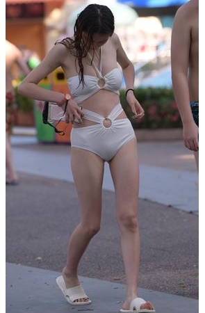 白色比基尼小妹(65P)