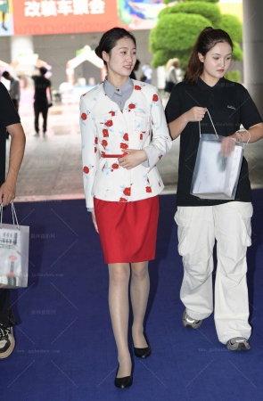 24611-7=48√在上班呢，带顾客去看看车～ 11P