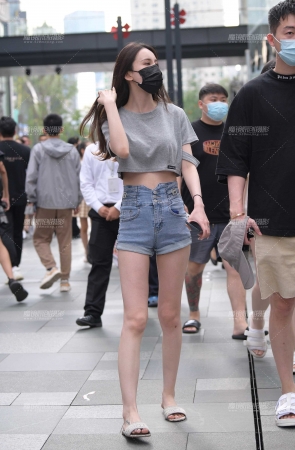 热裤女孩