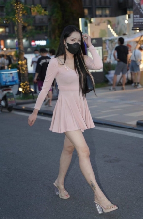 粉裙女神 [64P1V-1.03GB]