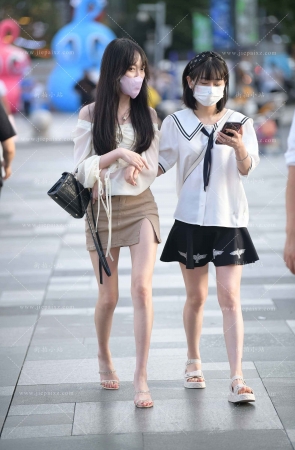 街拍超短裙美腿气质女孩  [21P]