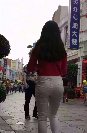 红衣紧身白裤翘臀极品美臀