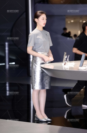 20250429华为的肉丝美腿礼仪