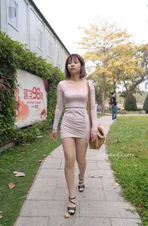 庭中的美女 【套图+视频】