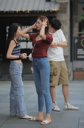 清秀美丽牛仔裤