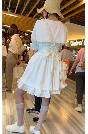 白裙美女