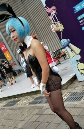 4K – 动漫展cosplay的黑丝袜二次元美少女
