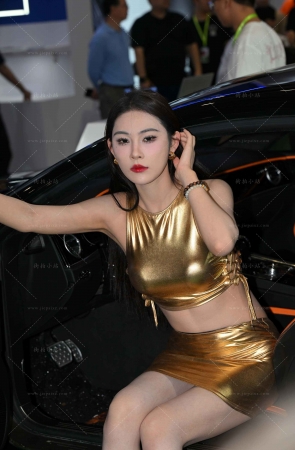 性感的土豪金包臀裙模特