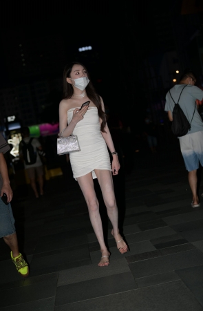 2282-15+174白皙美腿小姐姐