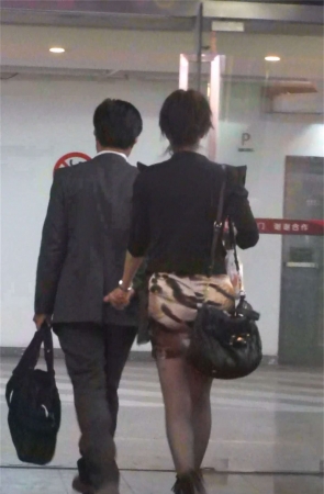 豹纹超短裙灰色丝袜