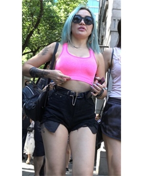 4k-丰满大肉臀超短热裤美眉 [2.08 GB]