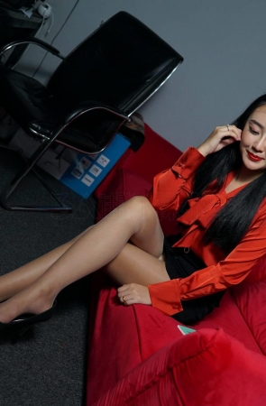 火辣辣丰满女同事肉丝诱惑3A2111[339M]