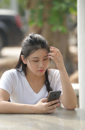 紧身黑皮裤性感美女高清原图