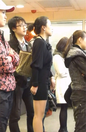 少妇的粉色高跟鞋