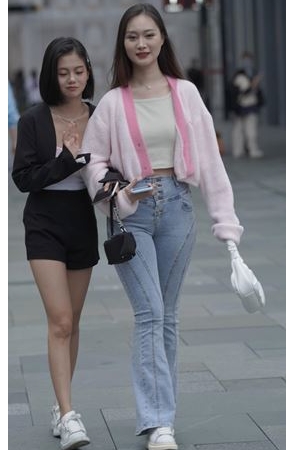 高挑的紧牛美女(192P)