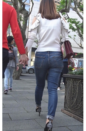 肉感牛仔美妇[1.02G/MP4]