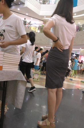 OL美女的可人坡跟裸足